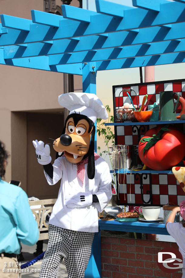 Chef Goofy out greeting guests