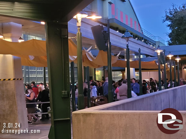 15 minutes later and the Soarin queue fills several switchbacks and the return is spilling out to the walkway too.