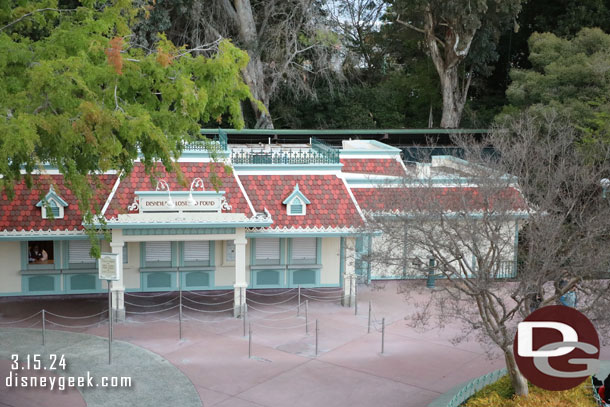 The project on the west side of the Disneyland entrance for the Group Sales/Locker/Restroom building has wrapped up.