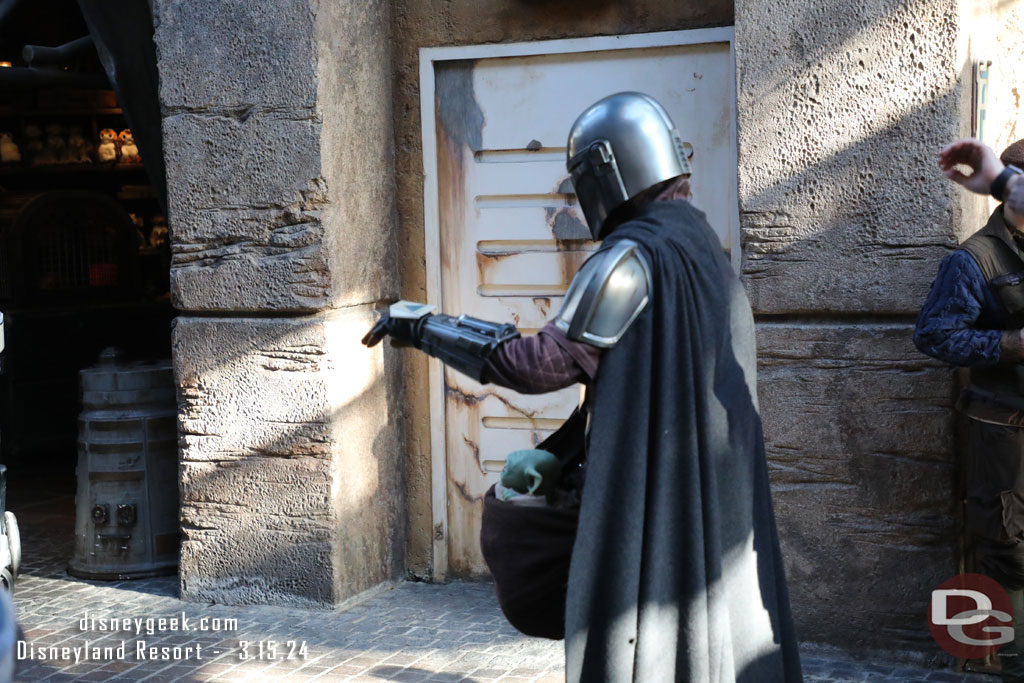 Strolling through Black Spire Outpost with the Mandalorian