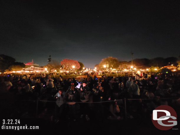 The hub area was mostly full already with guests waiting for Wondrous Journeys in 90 minutes.