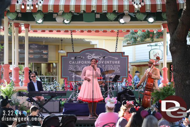 Mel and Friends performing on the Paradise Gardens Bandstand