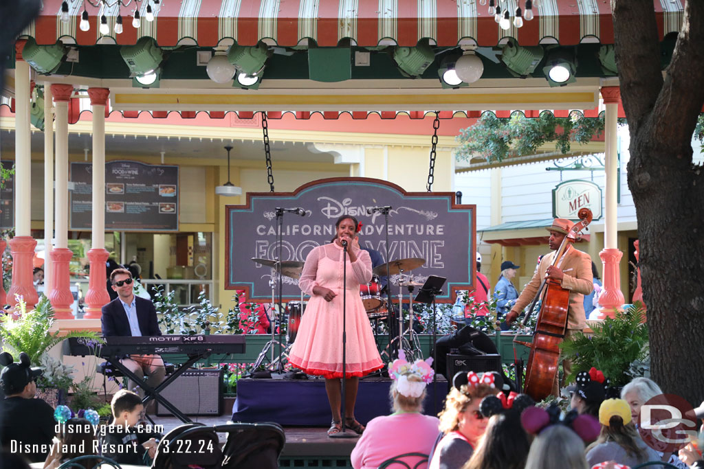 Mel and Friends performing on the Paradise Gardens Bandstand