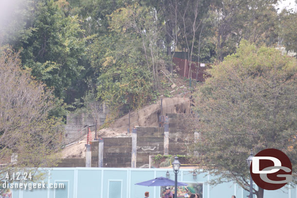 The retaining wall from the upper deck of the Mark Twain as we set off