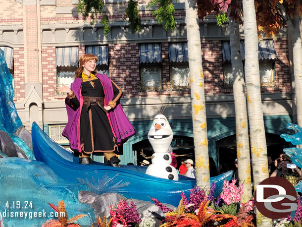 Anna and Olaf in Magic Happens