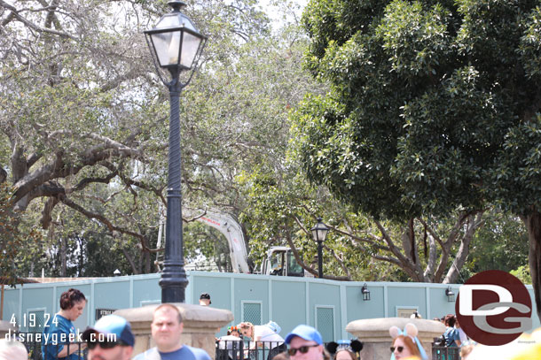 Back on shore along the Rivers of America. You can only see the equipment from this angle.