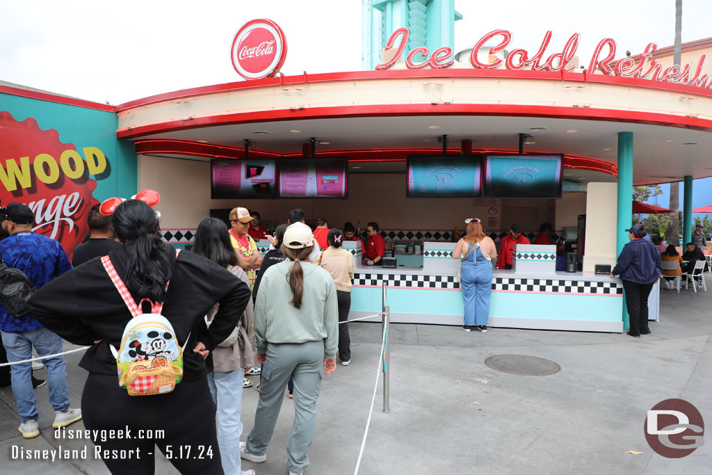 There were probably a dozen groups in line for the Hollywood Lounge. Mobile order was a nearly instant pick up time.