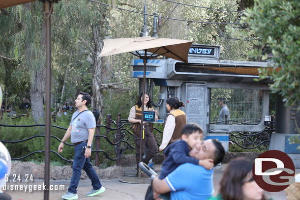 The Rise of the Resistance wait time sign was broken so a cast member was hold up a card with the wait.