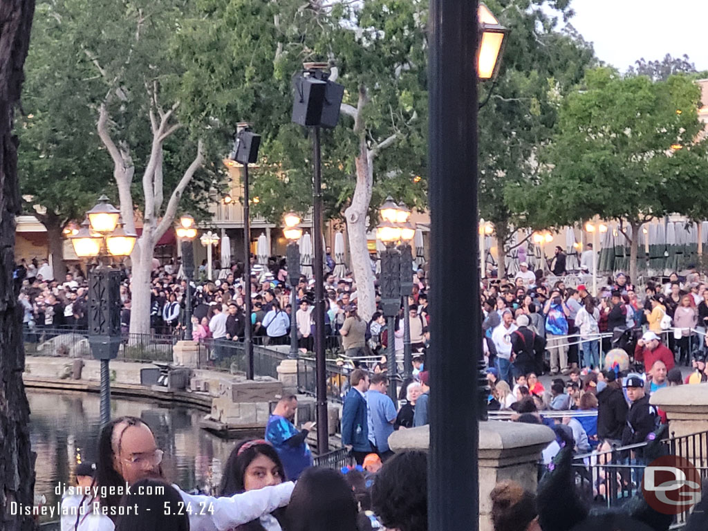 The crowd along the Rivers edge as the dining package guests were filling in.