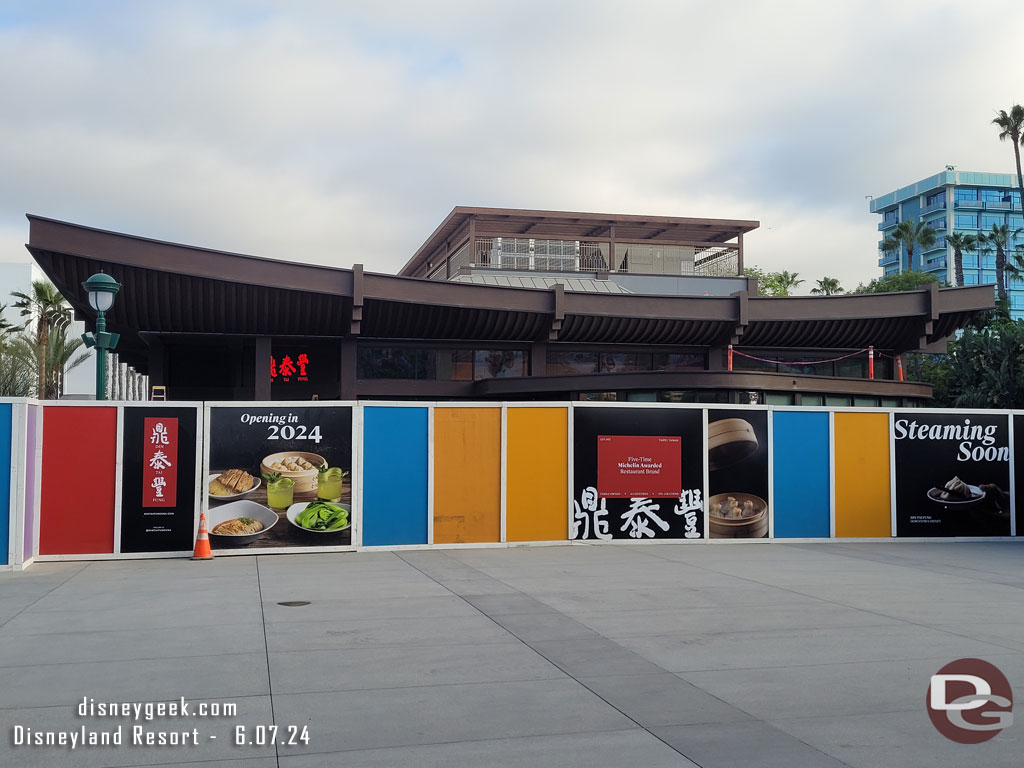 Scaffolding removed as Din Tai Fung moves toward opening. No date announced but seems like it will be sooner rather than later.