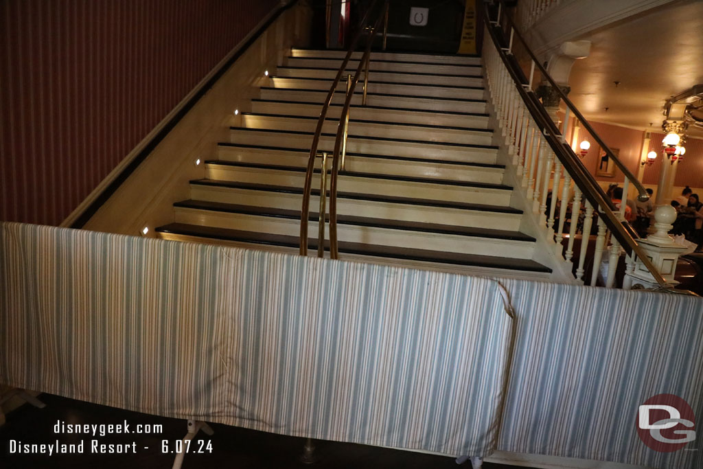 The stairs on the left were fenced off for some renovation work, the ones on the right were available to reach the second floor.