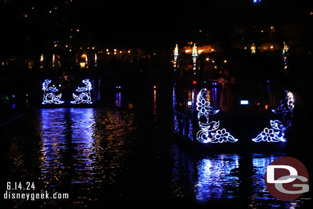 I walked back to Main Street, pausing to see a little of Fantasmic