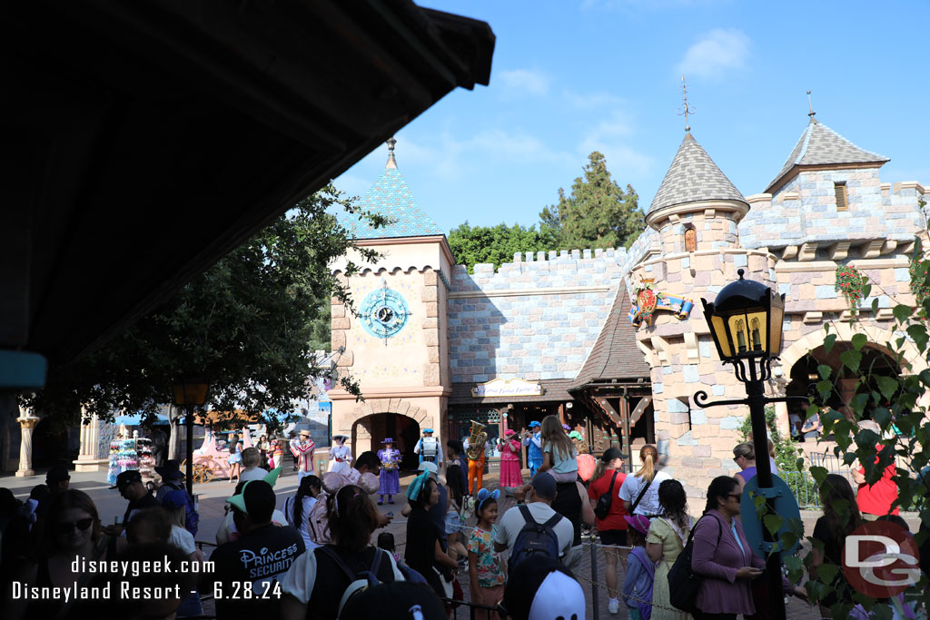 The Pearly Band arrived with Mary Poppins and Bert and played some music as we waited.