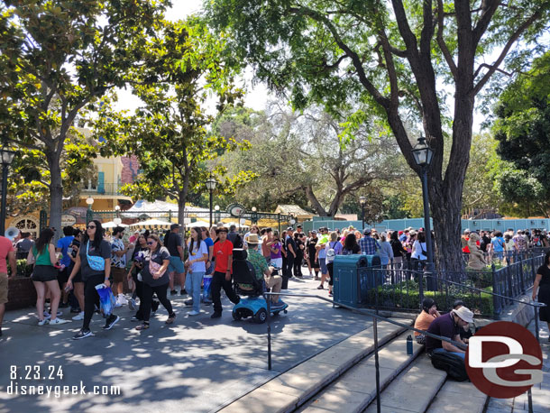 New Orleans Square is not as peaceful. The return queue for Haunted Mansion was backed up quite a ways. I think the end is in there somewhere.. 