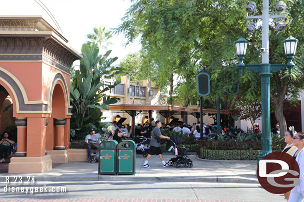 4:18pm - The queue for the 4:30pm Mickey show is mostly full already.