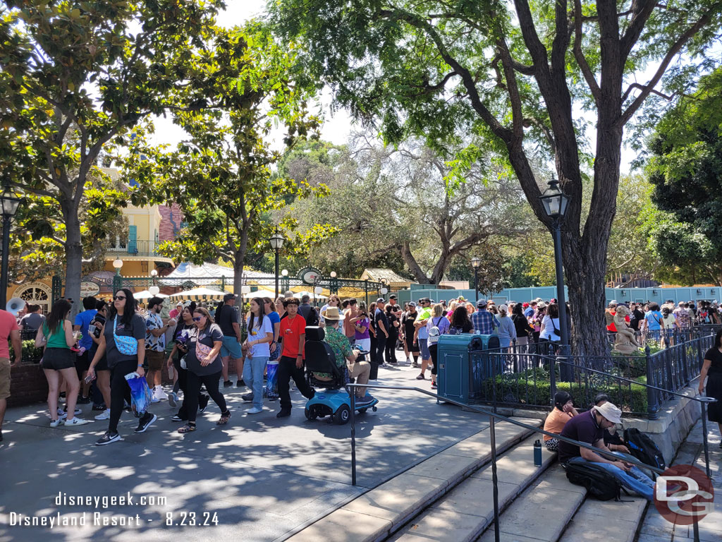 New Orleans Square is not as peaceful. The return queue for Haunted Mansion was backed up quite a ways. I think the end is in there somewhere.. 