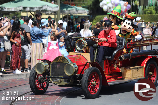 1:53pm - The 1:45pm Mickey and Friends Halloween Cavalcade arriving on Main Street USA.