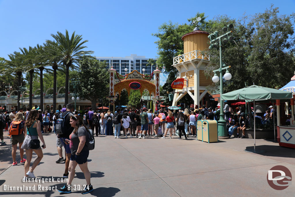 12:54pm - Making my way back to Paradise Gardens Park for the 1pm show, plenty of space