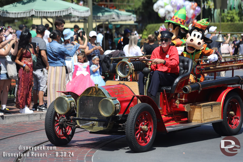 1:53pm - The 1:45pm Mickey and Friends Halloween Cavalcade arriving on Main Street USA.