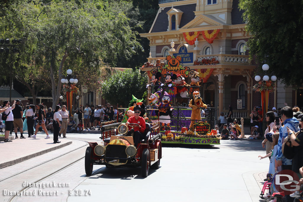 2:48pm - The 2:45pm Mickey and Friends Halloween Cavalcade passing through Town Squre