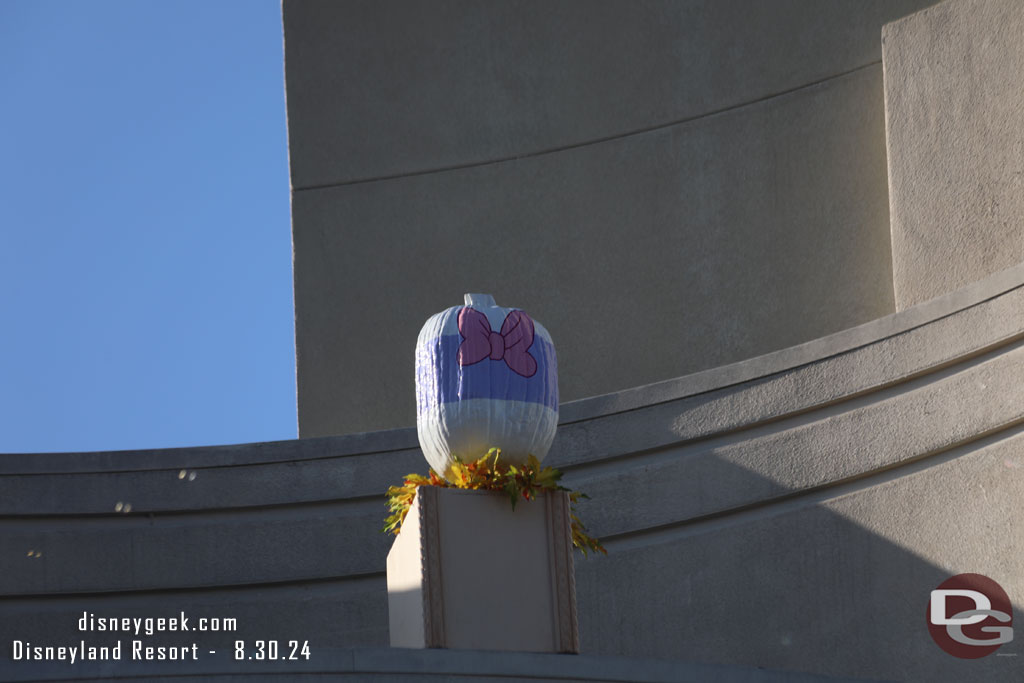 Daisy Duck pumpkin