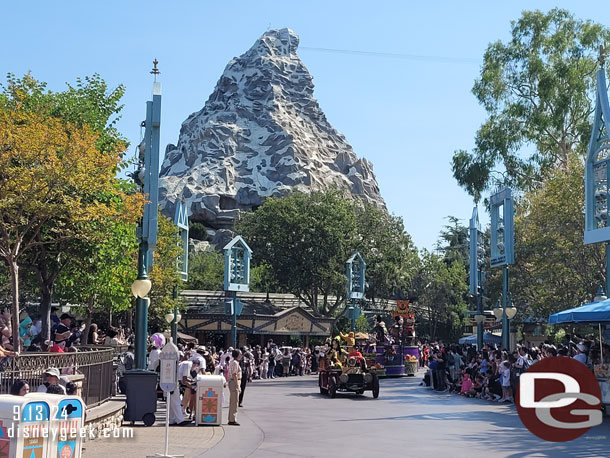 Since the Cavalcade moves so slowly I was able to see it again from it's a small world mall.