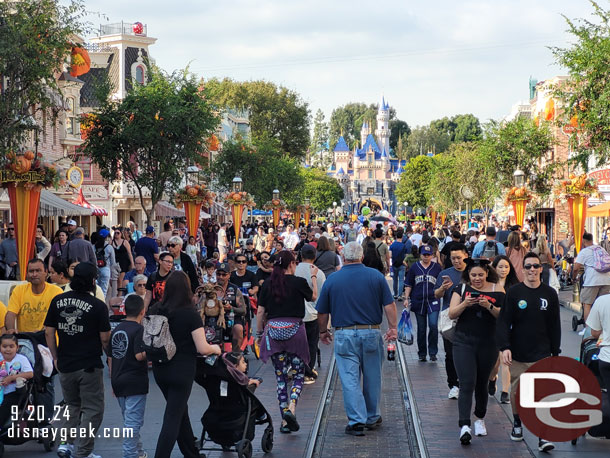 I have said it a number of times.. photos can be misleading. Here are two taking seconds apart that can tell a very different story of the park.