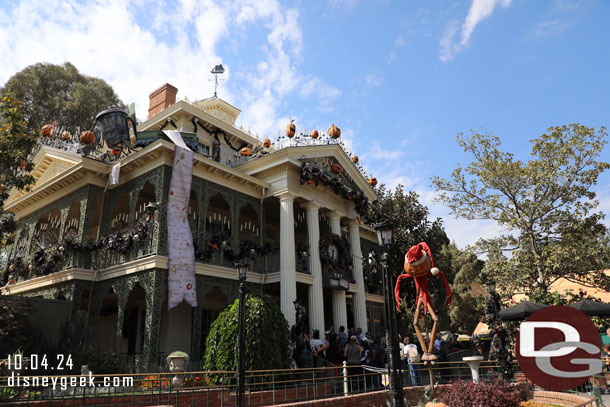 1:05pm - Entering the Haunted Mansion queue.