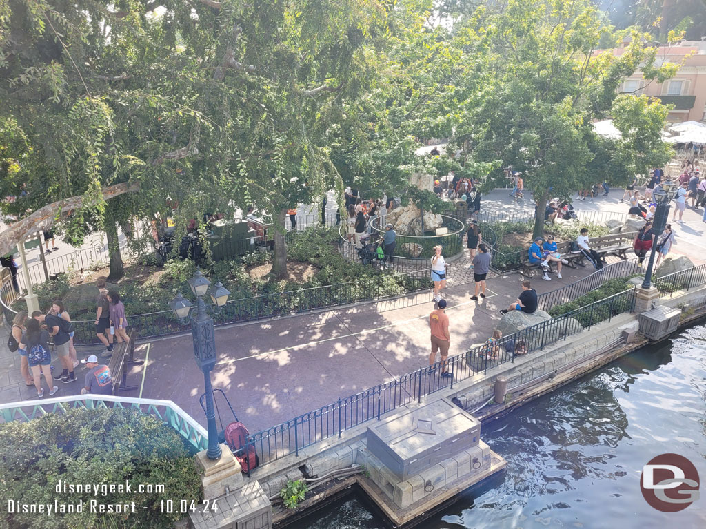 An extended queue set up for the Scary Teddy bucket but not in use at the moment.