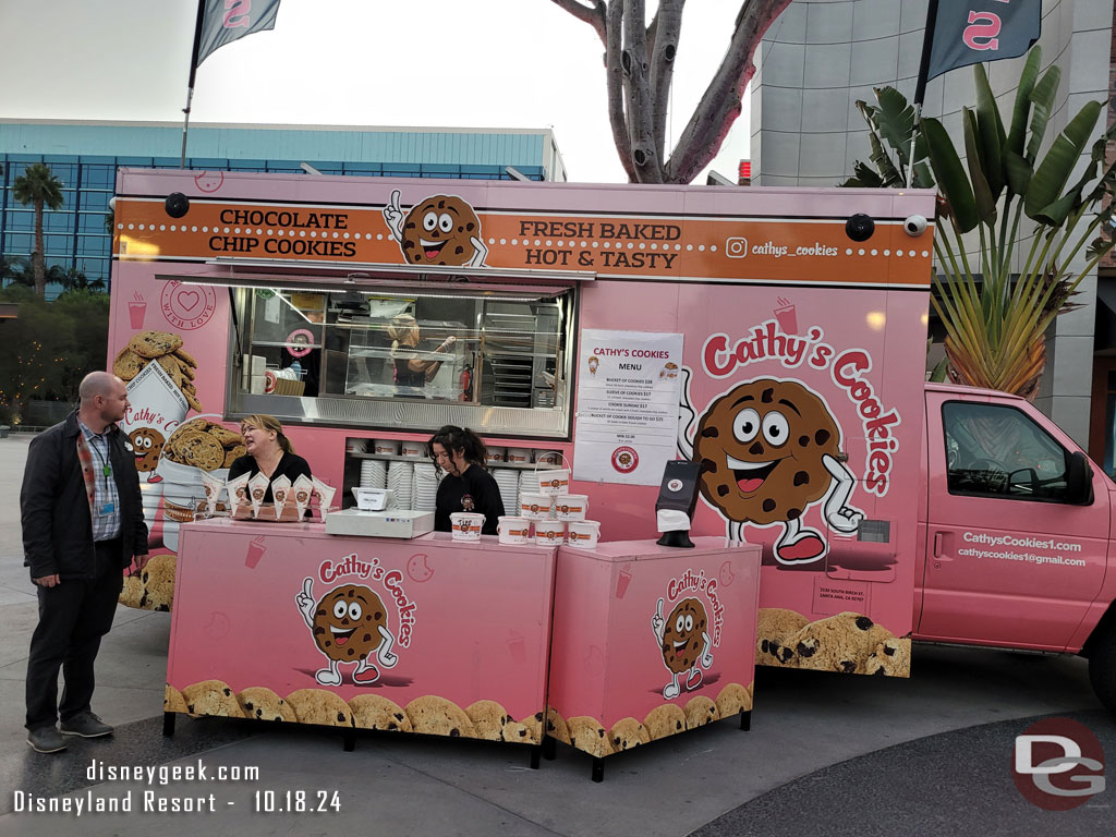 A food truck in Downtown Disney