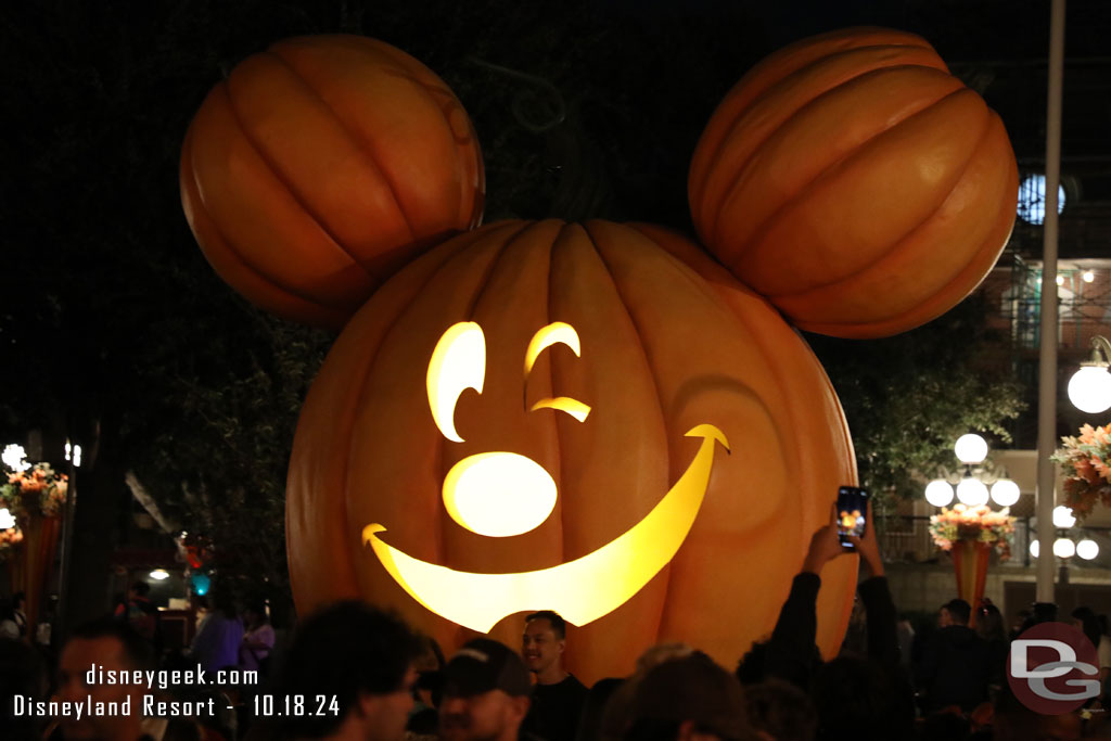 Most likely my final look at the pumpkin Mickey for this year.