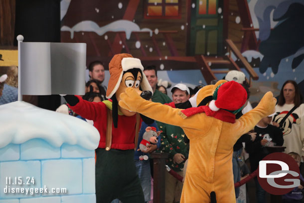 Goofy and Pluto embracing