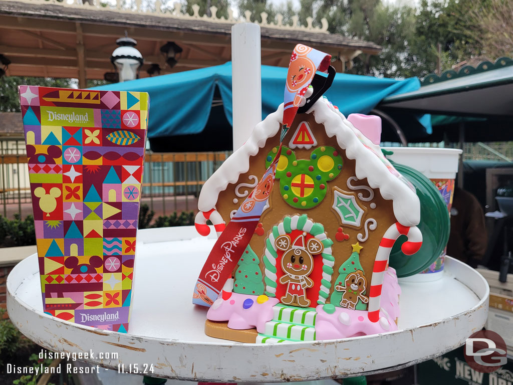 Another look at the holiday popcorn bucket.