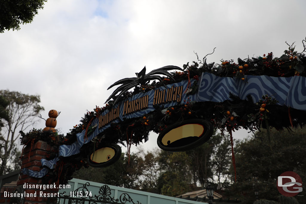 9:00am - Entering the queue for Haunted Mansion Holiday.