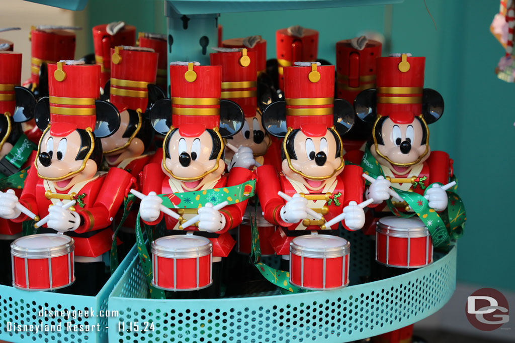 Mickey Holiday sippers