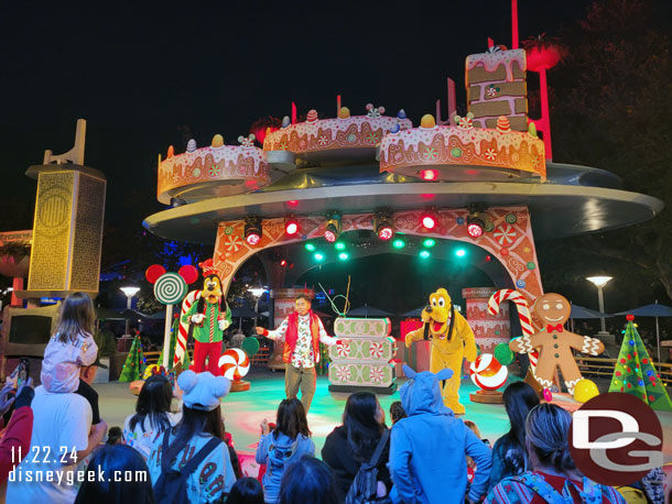 Goofy & Pluto at the Disney Holiday Dance Party