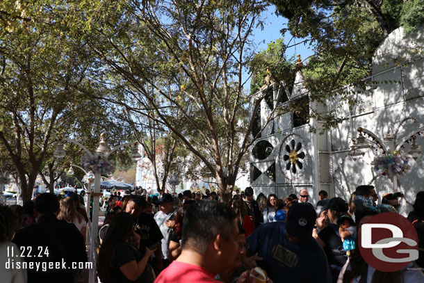 The line moved steadily most of the time. Only a few paused for LL return guests.