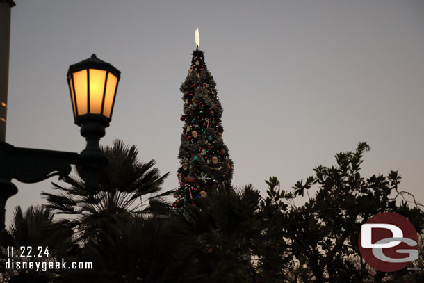 The tree lighting moment tonight had no audio.