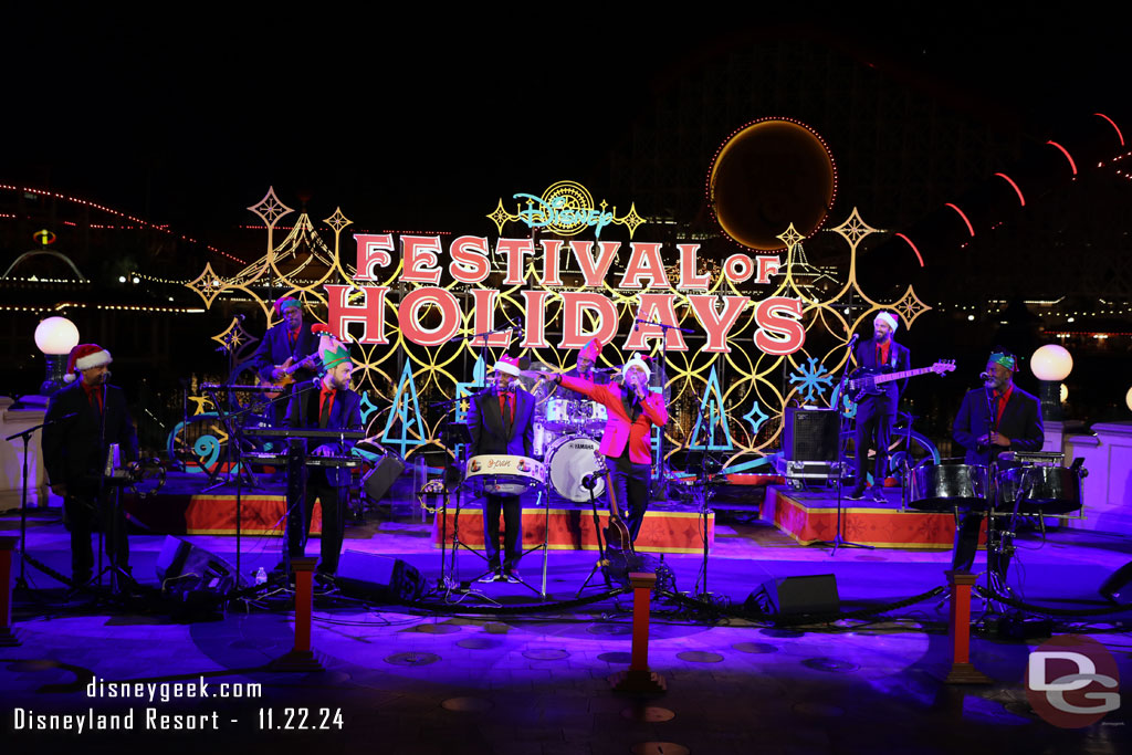 6:30 - Holiday Island Reggae Band Disney Festival of Holidays Concert