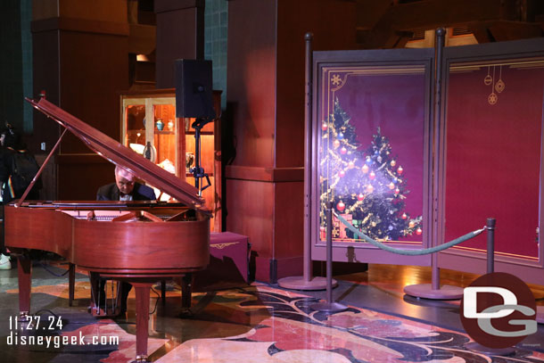 The piano player played a variety of songs while I was in the lobby from traditional Christmas to Disney to the Imperial March from Star Wars.  