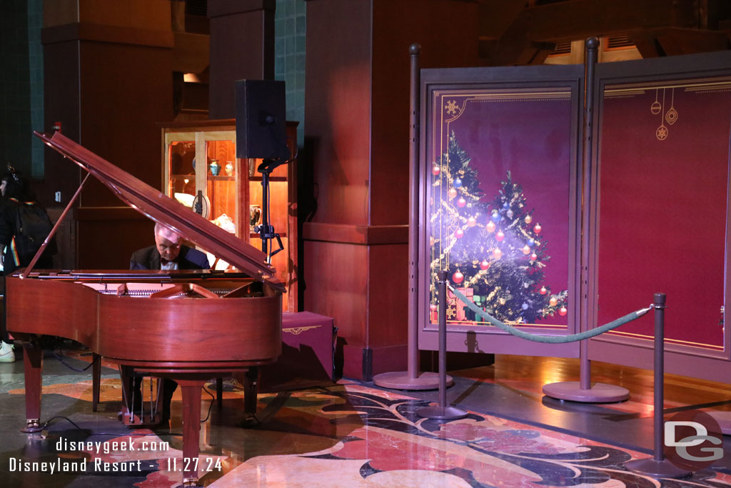 The piano player played a variety of songs while I was in the lobby from traditional Christmas to Disney to the Imperial March from Star Wars.  