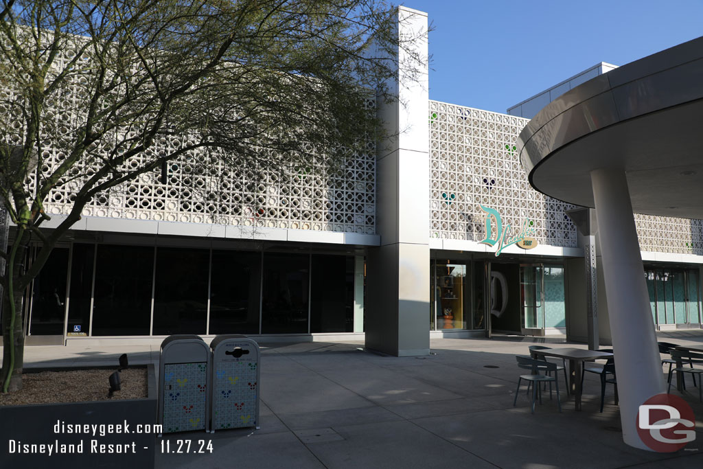 The new D-Lander shop has soft opened today. On the left the  Avengers Reserve store will be opening soon.