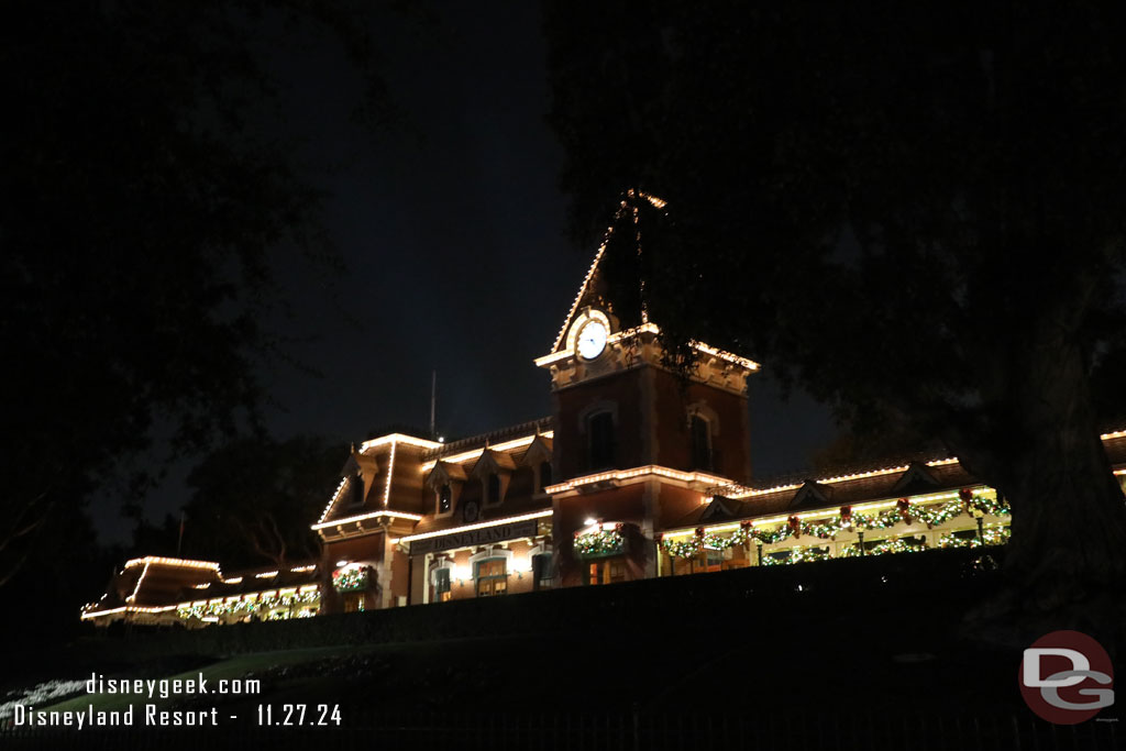 9:24pm - Returning to Disneyland