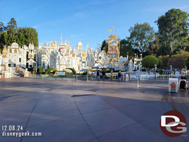 8:11am - 5 min wait posted for it's a small world holiday.