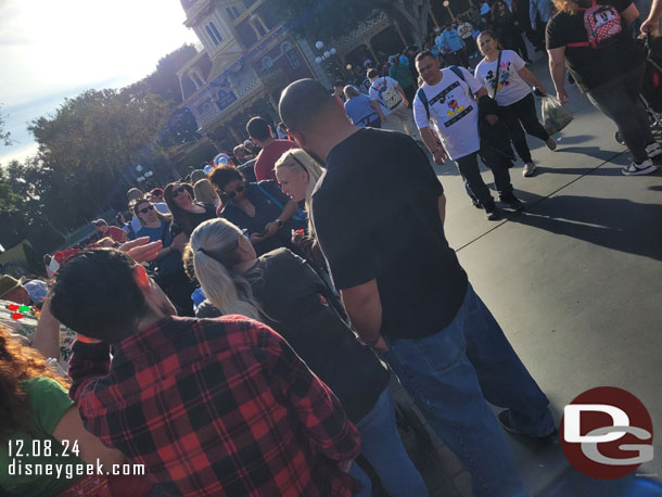 2:38pm - Found a queue to stand in for the Candlelight stand by seating.  They were not letting guests wait yet in the larger area.