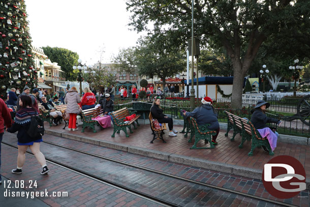 Curb seating and the benches were all taken by the time I got into the park.