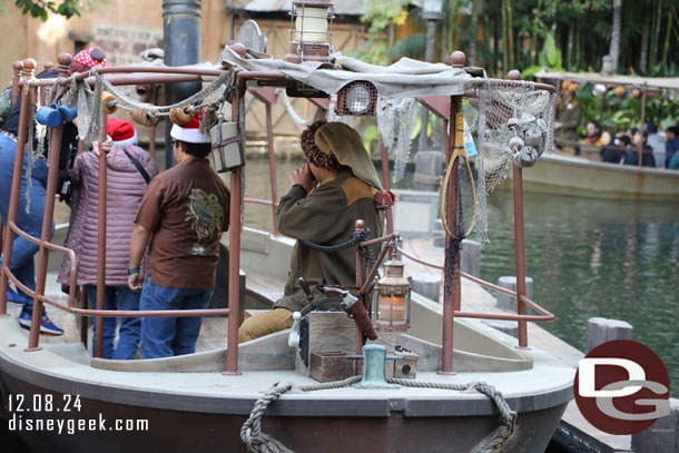 9:13am - About to board.  Wish the Jingle Cruise would return to the west coast.