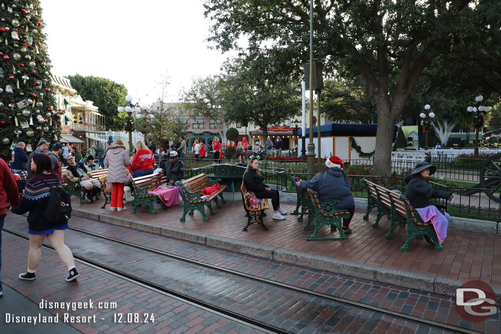 Curb seating and the benches were all taken by the time I got into the park.