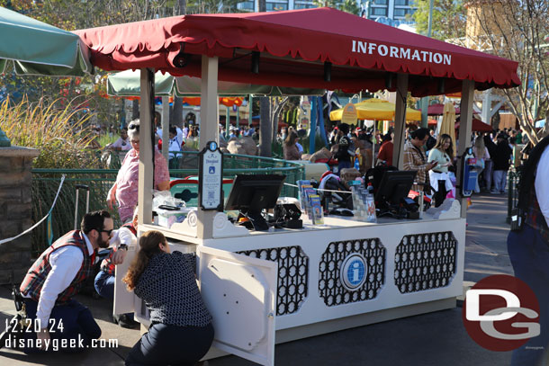 A guest relations information kiosk has replaced the drink stand near the Golden Zephyr