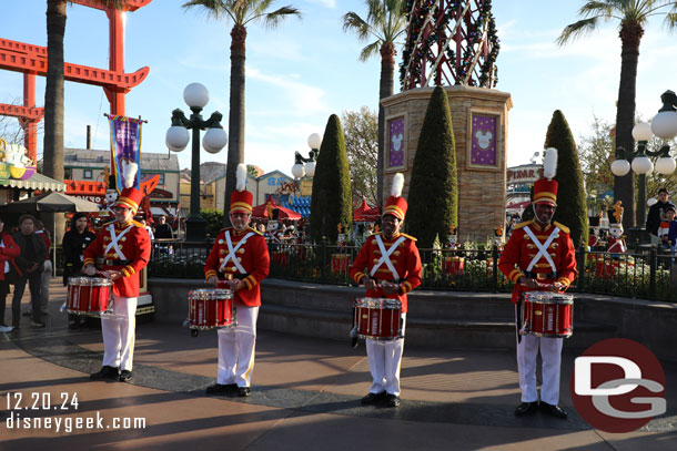 Holiday Toy Drummers